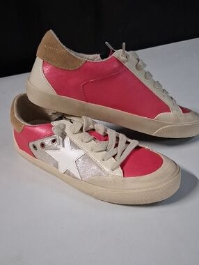 NWT Mi,im Women’s Casual Pink & Silver Star Accent Sneakers